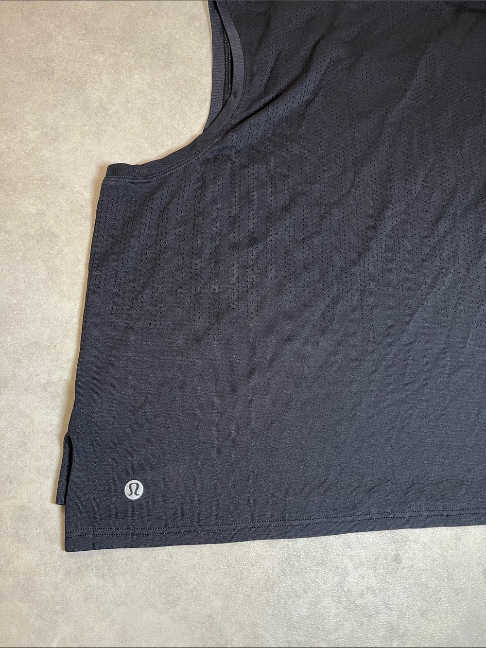 Lululemon Breeze black Lightweight Mesh Tank. Sz 10. Athletic - Picture 5 of 7